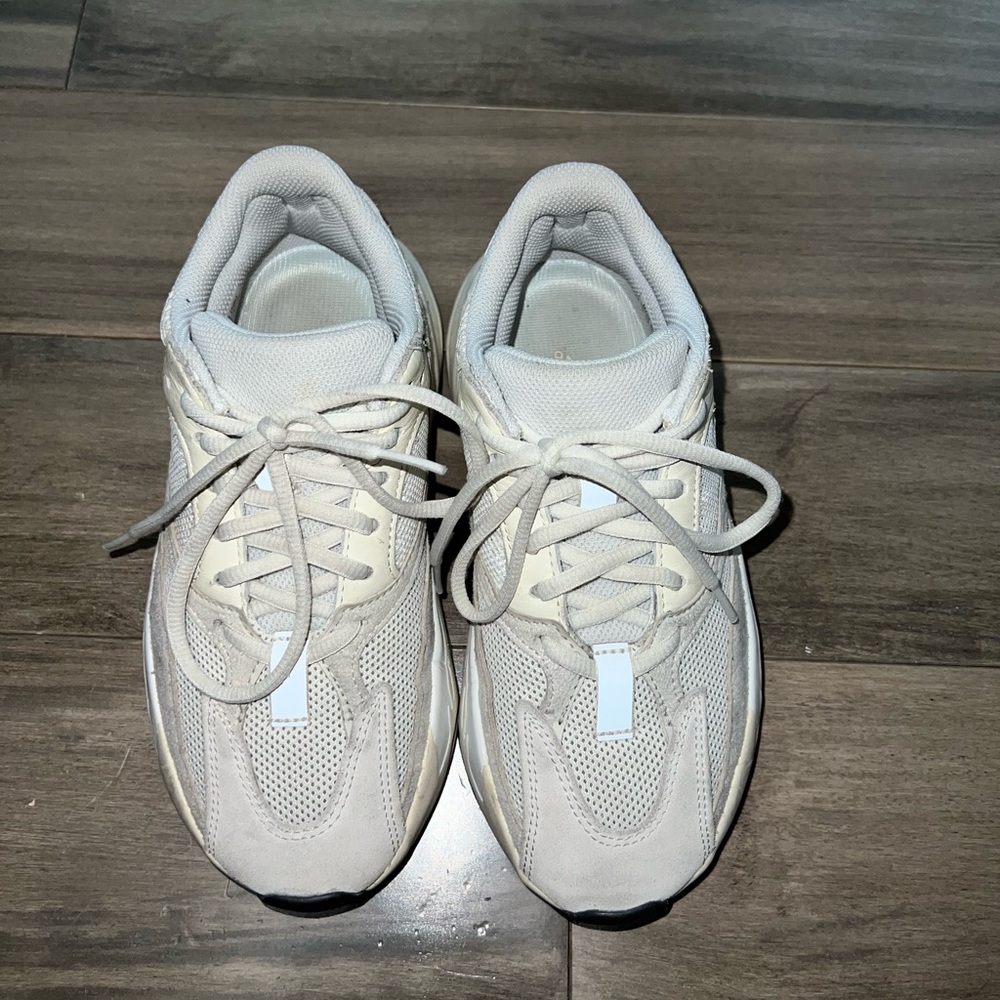 YEEZY BOOST 700